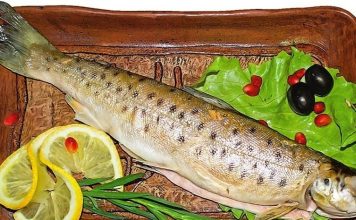 פורל מבושל ביין ענבים לבן