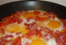 ביצים מקושקשות עם עגבניות