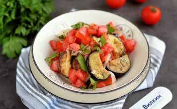 סלט חצילים עם עגבניות