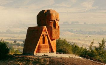 אנדרטה -אנחנו וההרים שלנו