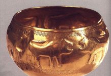 קערה עם ציורים של אריות המאות ה-17-16 לפני הספירה.